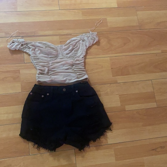 Tops - Picture 9 of 10